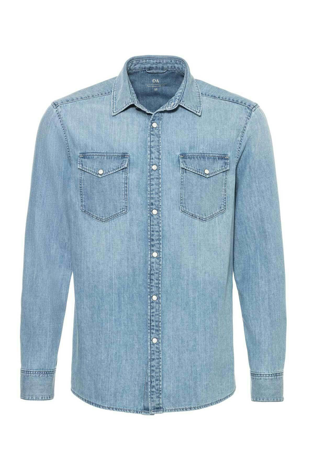Cette chemise en jean décontractée est également disponible en délavage clair: Classic Denim Shirt, 34.95 francs sur