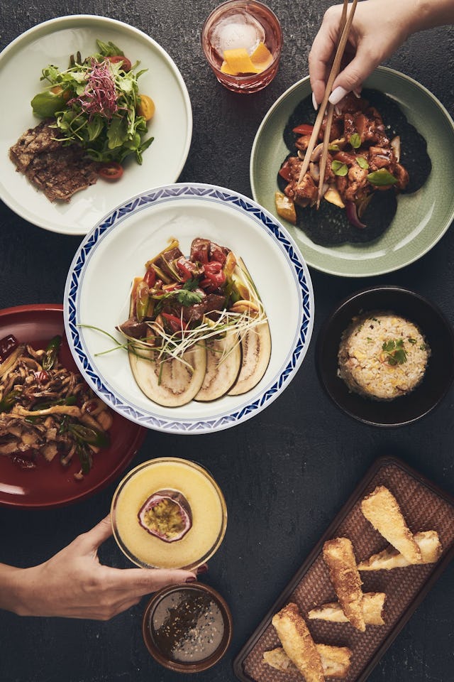 Süss, sauer, crunchy, soft: Das Menü überzeugt mit einer unglaublichen Vielfalt an Aromen und Texturen. Süss, sauer, crunchy, soft: Das Menü überzeugt mit einer unglaublichen Vielfalt an Aromen und Texturen.