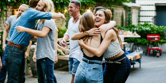 Mit Freunden das Leben feiern. Mit Freunden das Leben feiern.