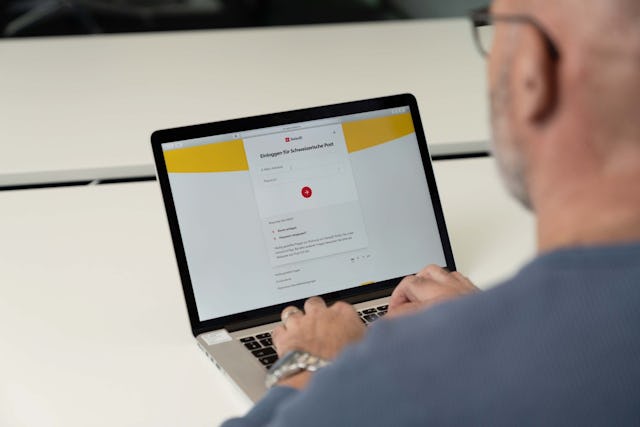 SwissID est une solution de login sûre, simple et pratique pour bénéficier des services de la Poste suisse.