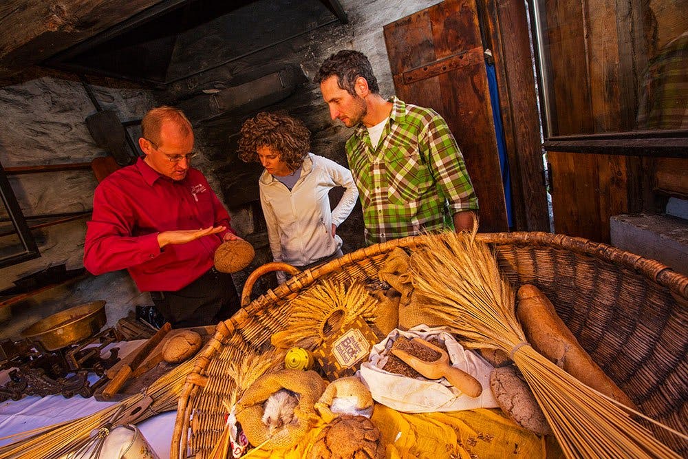 Mit seinen unverbauten Landschaften und alten Bräuchen und Traditionen bietet das Lötschental unzählige spannende Geschichten.