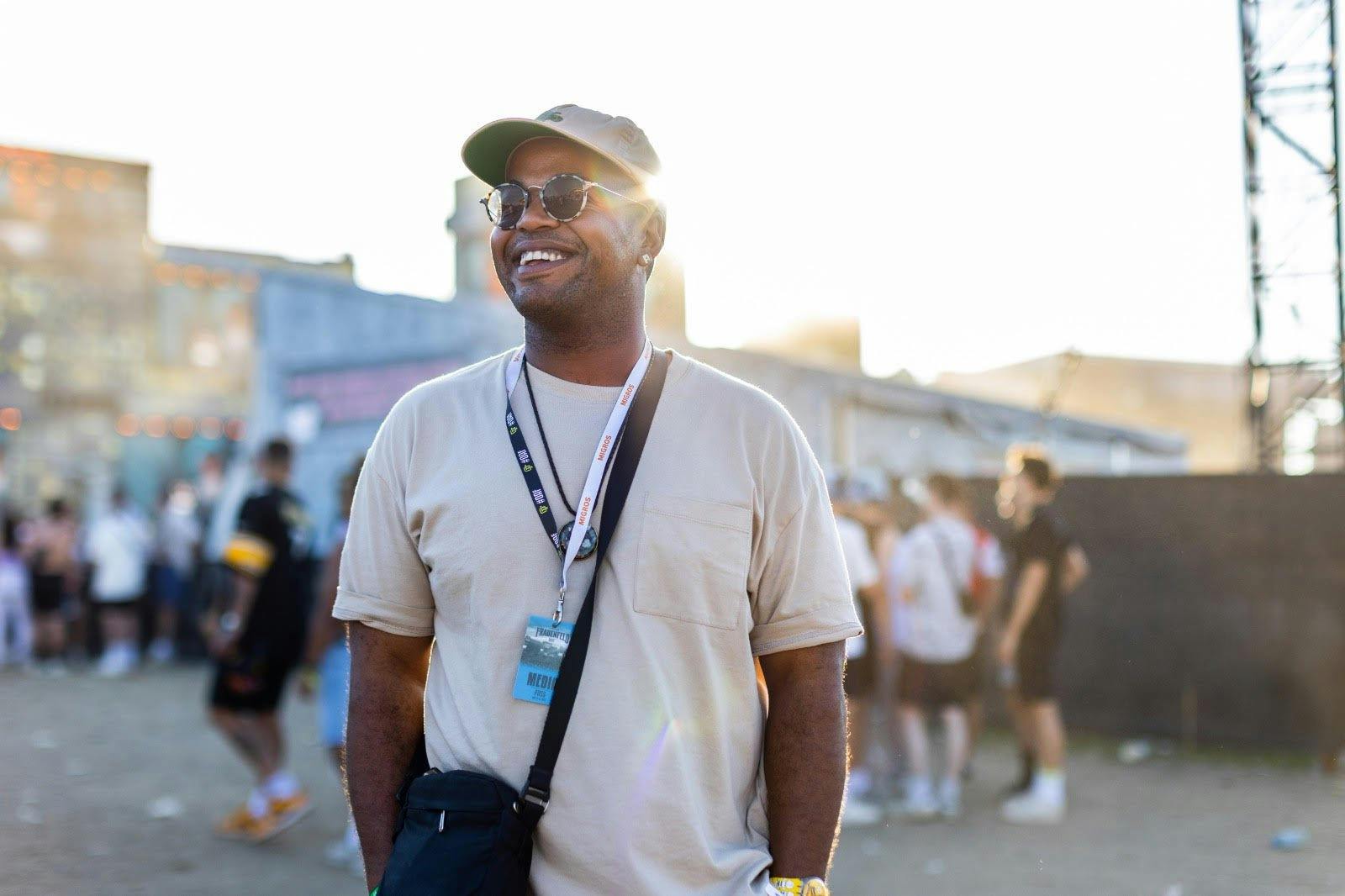 Und wenn du es nicht ans Openair Gampel oder Energy Air schaffst, kannst du auch ganz einfach den «blue Space»-Filter auf Instagram benutzen und dein...