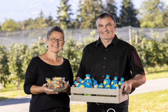 Irene und Arno Estermann stellen ihre Spezialitäten mit viel Liebe und Handabeit her. Irene und Arno Estermann stellen ihre Spezialitäten mit viel Liebe und Handabeit her.