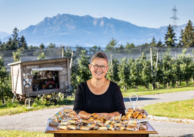 Das Geheimnis hinter den Luzerner Birnweggli? Reichlich Butter und ein liebevolles Handwerk. Das Geheimnis hinter den Luzerner Birnweggli? Reichlich Butter und ein liebevolles Handwerk.