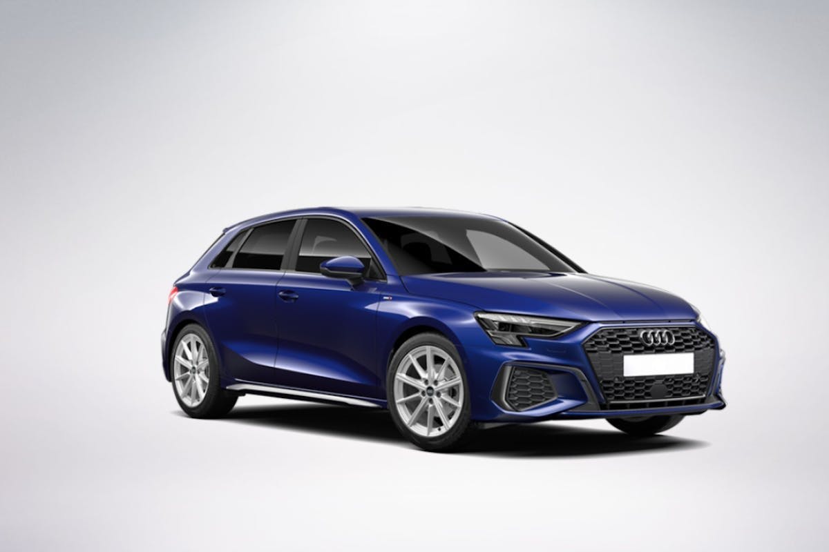 Der Audi A3, der bei Carvolution angeboten wird, überzeugt durch sein sportliches Auftreten und sein dynamisches Fahrverhalten.