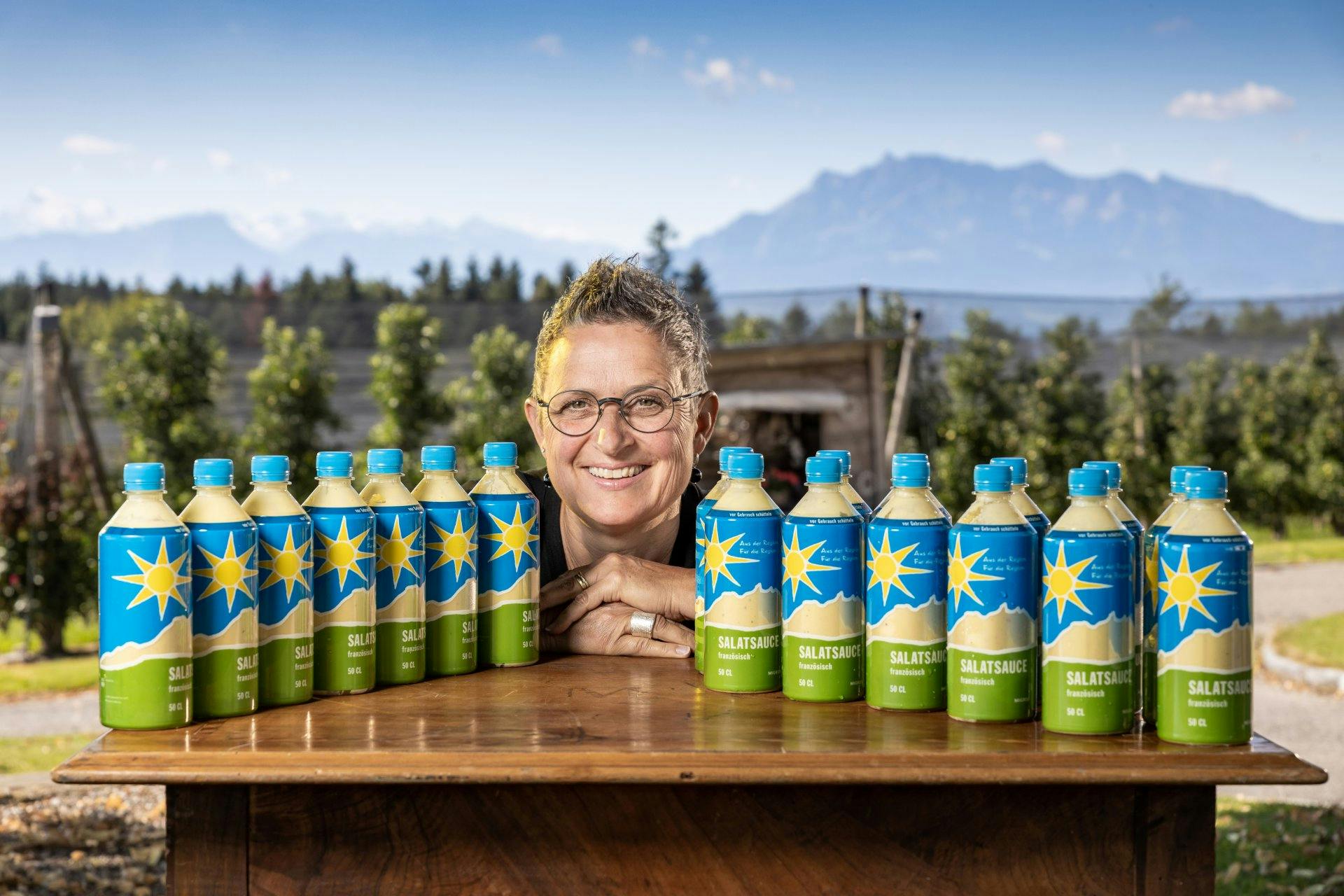 Vom eigenen Verkaufsladen hin zum Grossverteiler: Die scharfe Salatsauce von Arno und Irene Estermann.