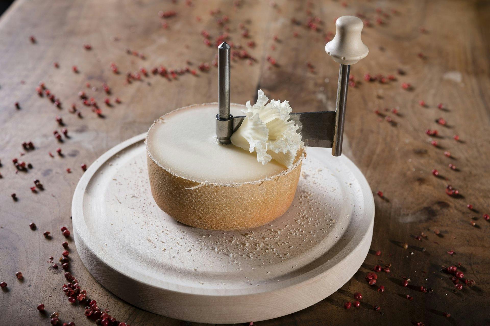 La technique de la rosette sublime le goût de la Tête de Moine