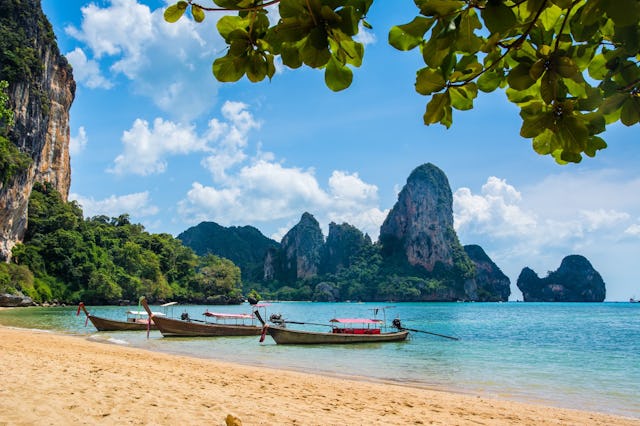 Das Markenzeichen von Krabi: Die schroffen Kalksteinfelsen. Das Markenzeichen von Krabi: Die schroffen Kalksteinfelsen.