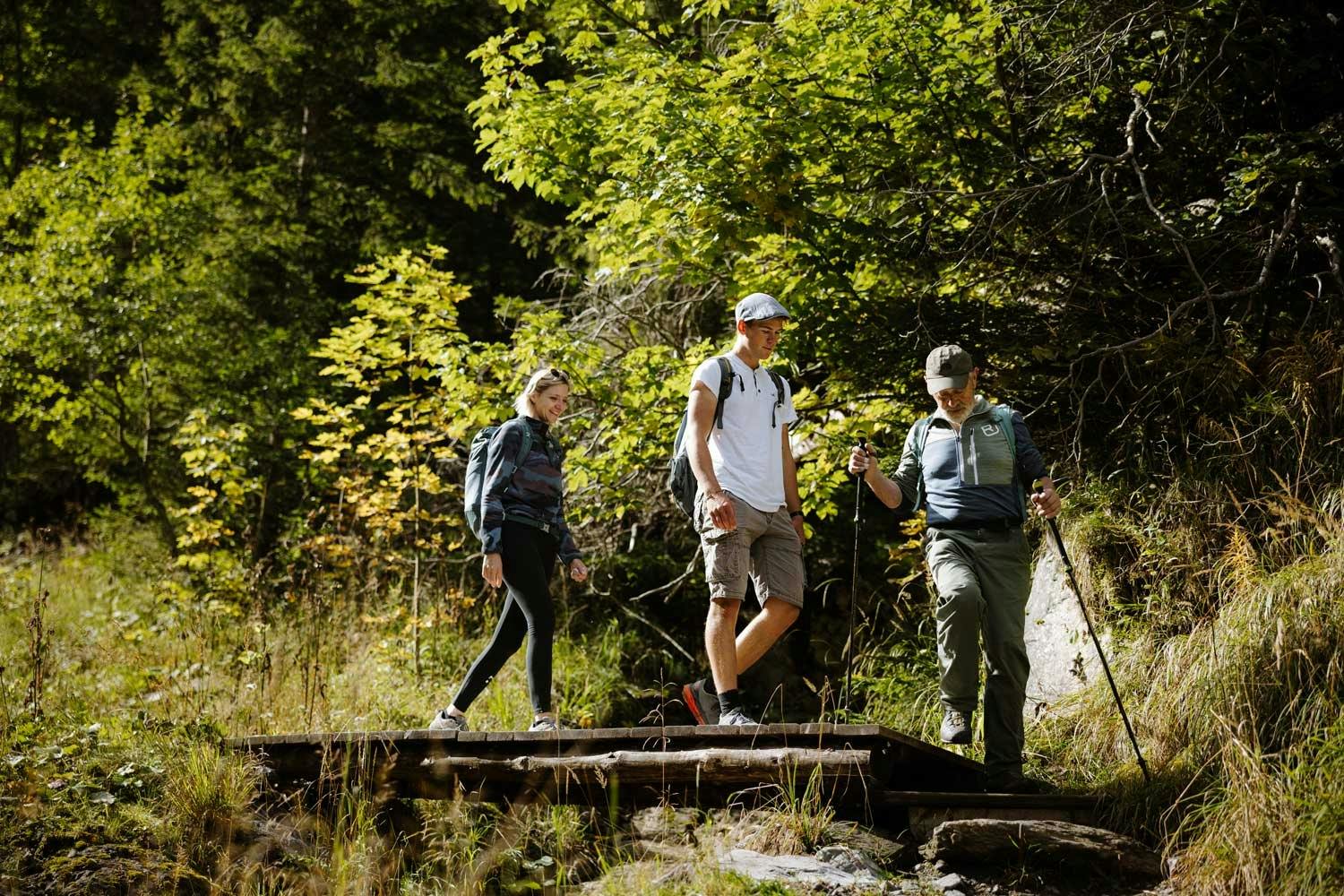 Nebst einem unglaublichen Bergpanorama lassen sich ab und an auch Gämse, Steinböcke und Steinadler blicken.