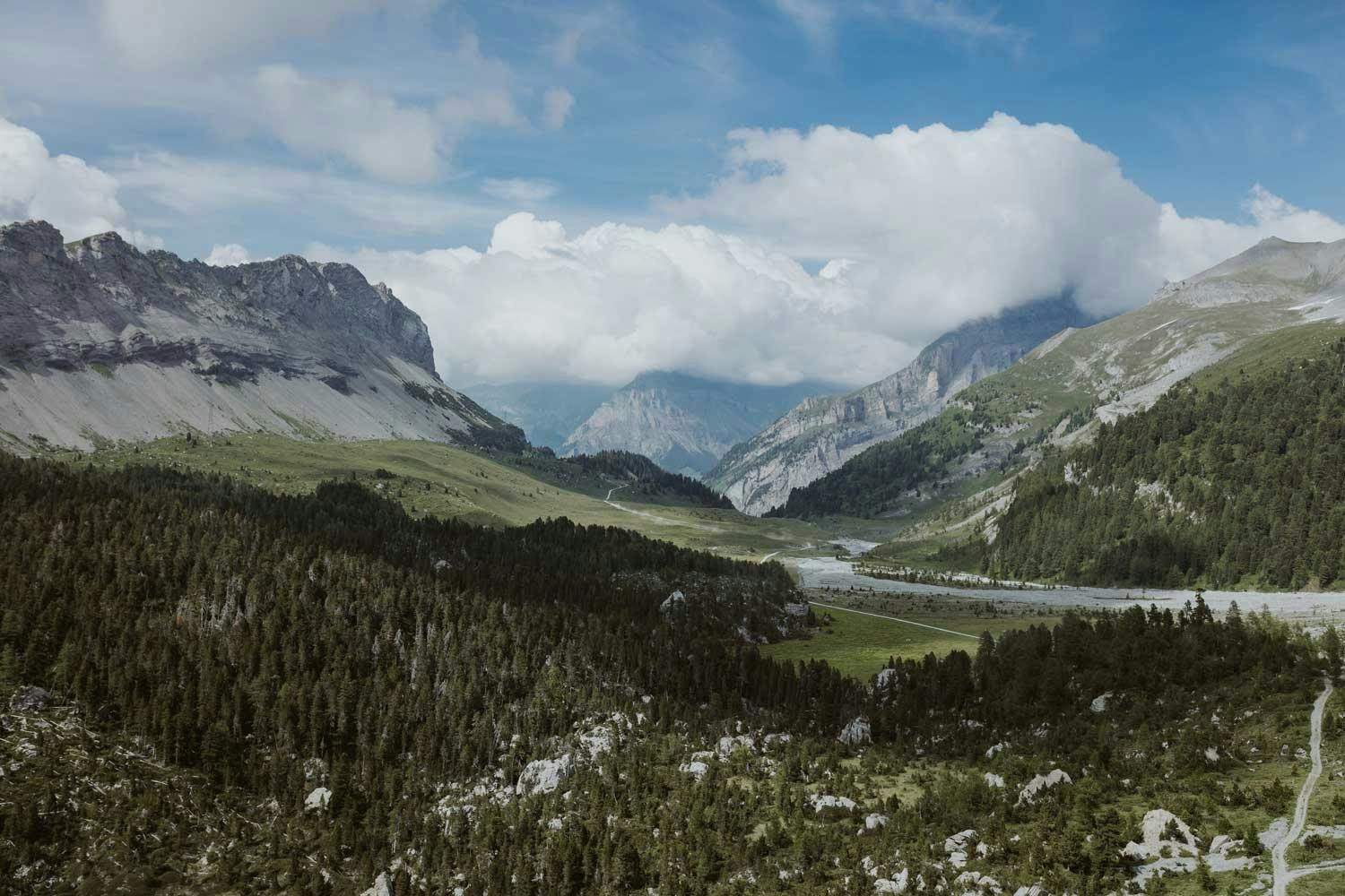 Sei dies mit einer Wanderung oder einem Spaziergang.
