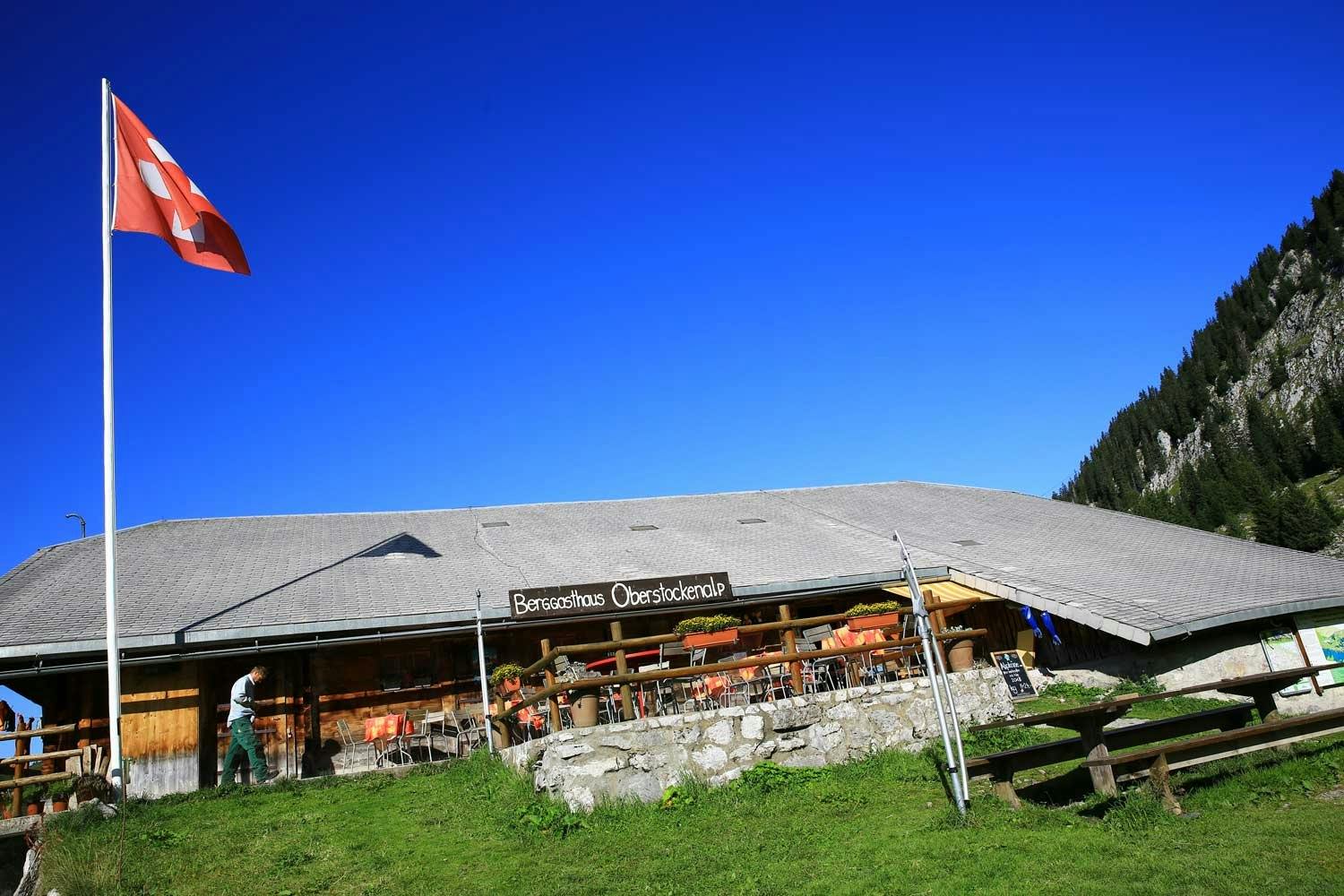 Der Erlebnis- und Alpenblumenpfad: Rund um das Stockhorn erwarten dich Wanderwege für jede Altersklasse und Anspruchsgruppe.