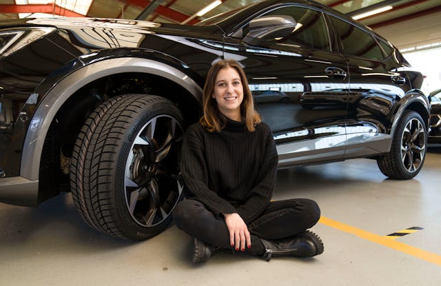 Carvolution-Mitgründerin Léa Miggiano kennt die Herausforderung, dass die Gesamtkosten rund ums Auto oft unterschätzt werden. Gemäss Studie werden die Kosten gar bis zu 50 Prozent unterschätzt.