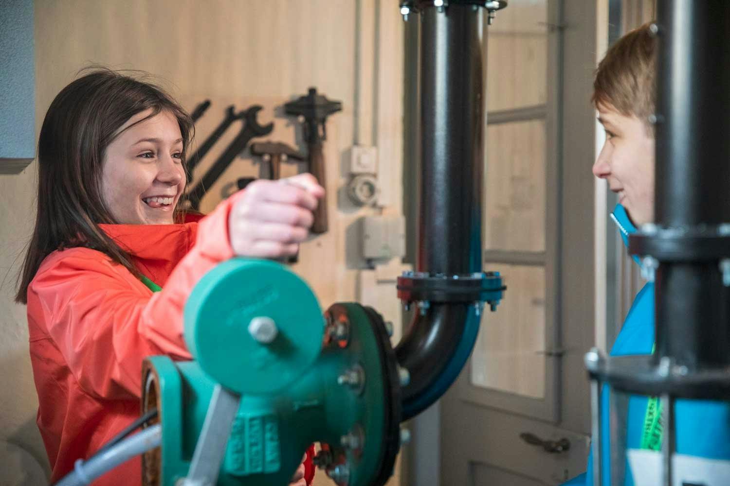 Auf der Spur von Jim Knopfs Lokomotive Emma tauchst du ein in eine Welt voller spannender Erlebnisse.