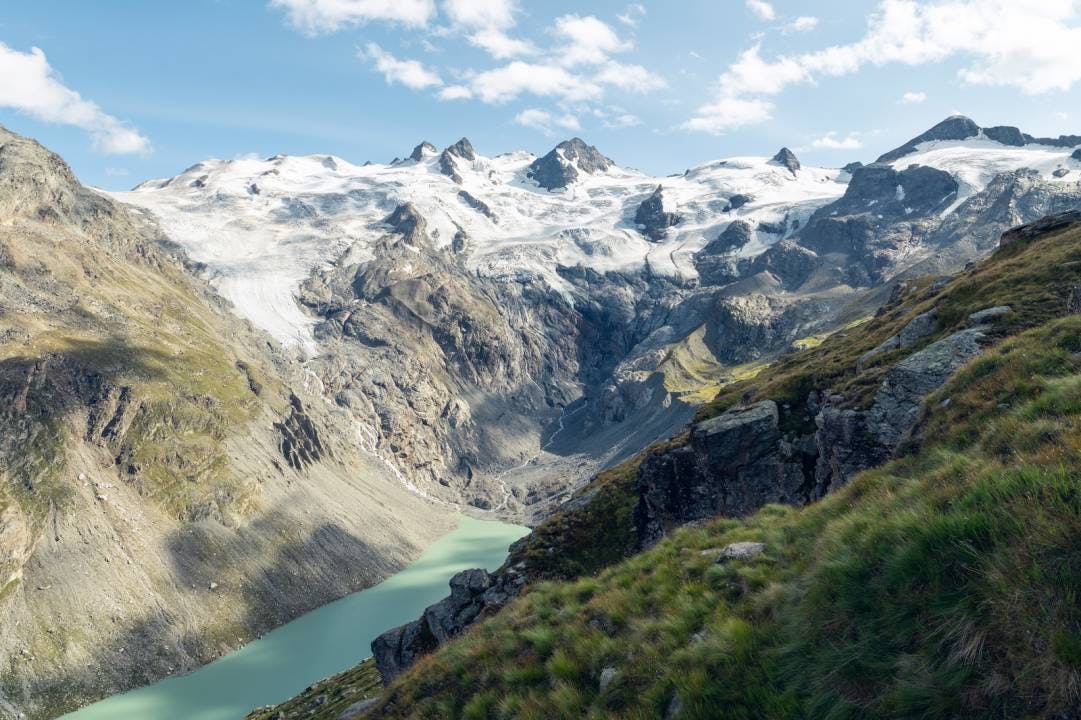 Die Bernina-Tour führt dich von Poschiavo über den Berninapass bis in Engadin.