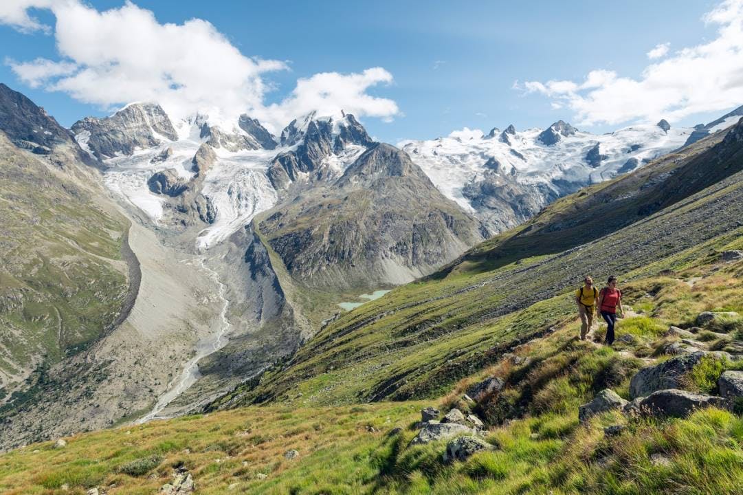 Unterwegs kommst du an einmaligen Gletschern und Moränen vorbei.
