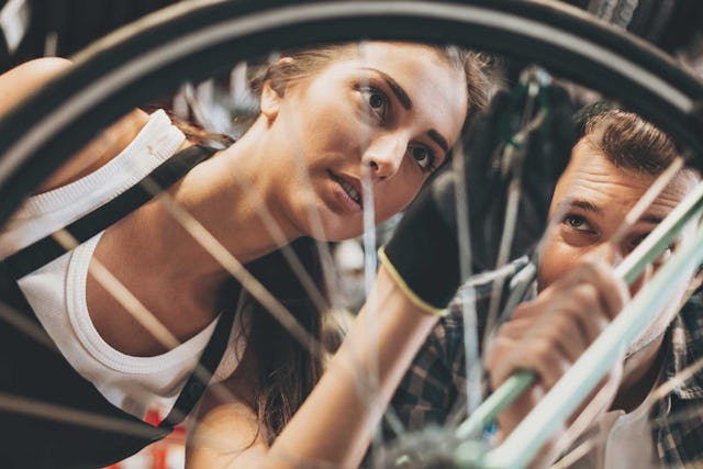 Dank regelmässigen Sicherheitschecks nacht das E-Bike lange Freude.