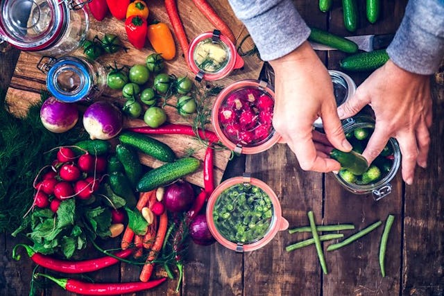 Fermentierte Lebensmittel sind nicht nur ökologisch und geschmacksintensiv,  sondern auch sehr gesund. Fermentierte Lebensmittel sind nicht nur ökologisch und geschmacksintensiv,  sondern auch sehr gesund.