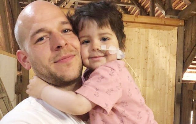 Launora Oberli und ihr Papi Mathias.