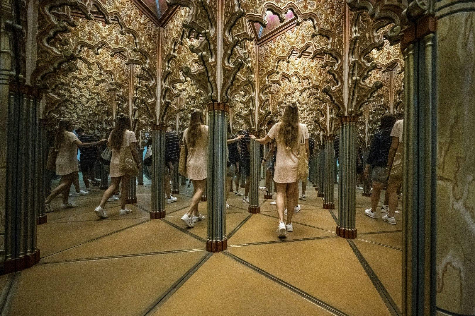 Perdez-vous dans le labyrinthe des glaces du Jardin des glaciers!