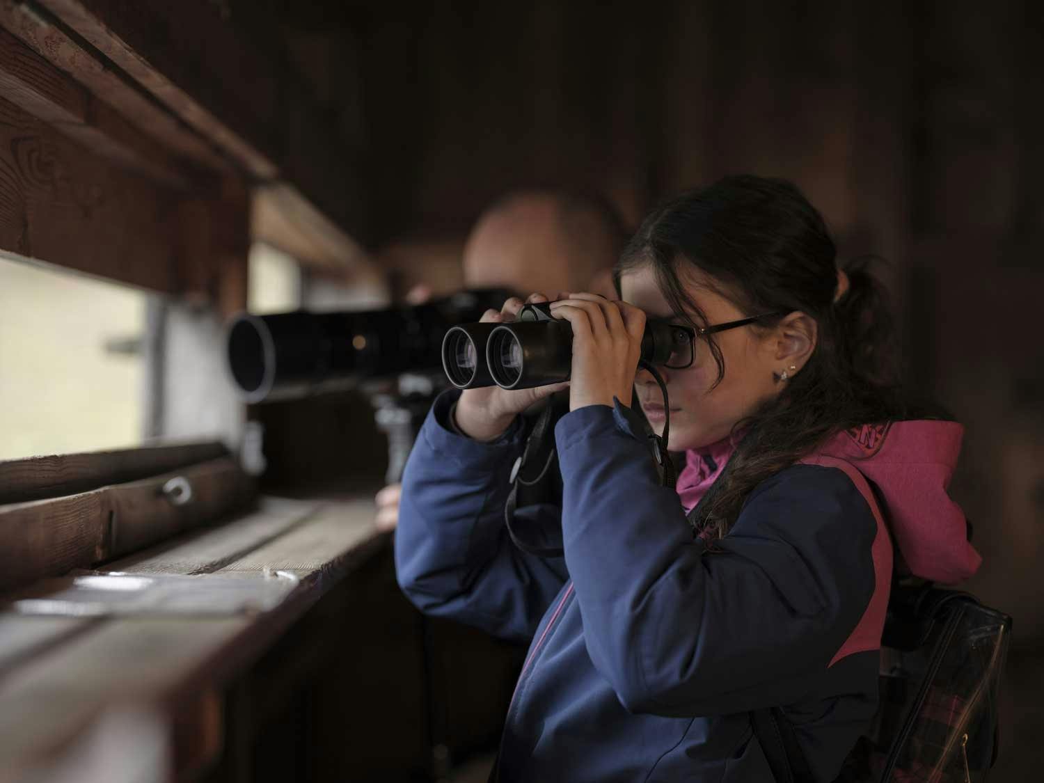 Das Naturlabor und Beobachtungshütten auf dem Naturpfad ermöglichen faszinierende Einblicke in die Tierwelt.