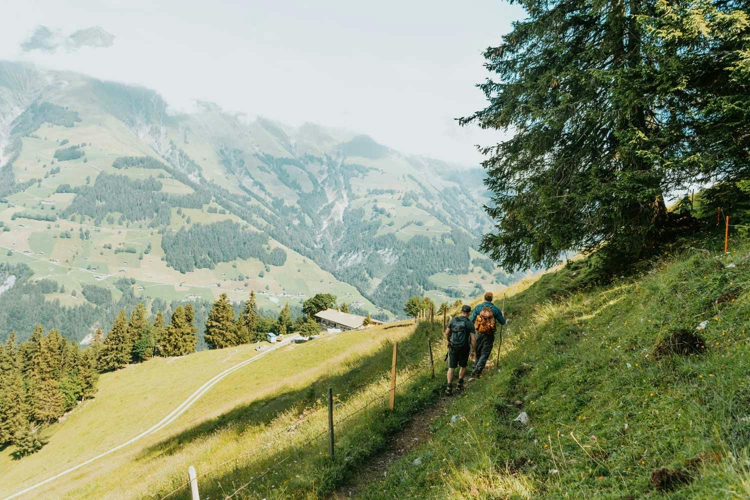 Auf der Strecke lädt ausserdem ein Picknickplatz mit Feuerstelle zum Verweilen und Erholen ein.