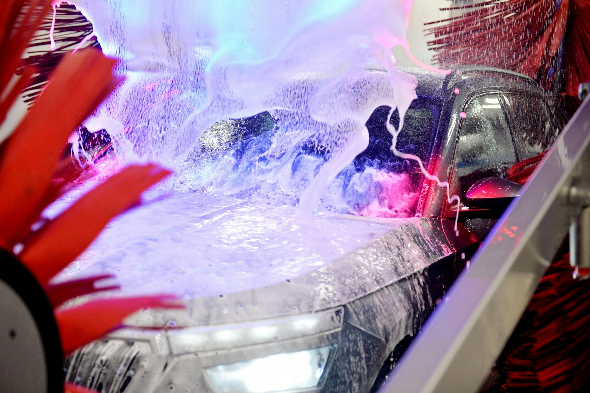 Ein Wellness-Programm für dein Auto: Die Waschanlagen von Auto-SPA lassen keine Wünsche offen.