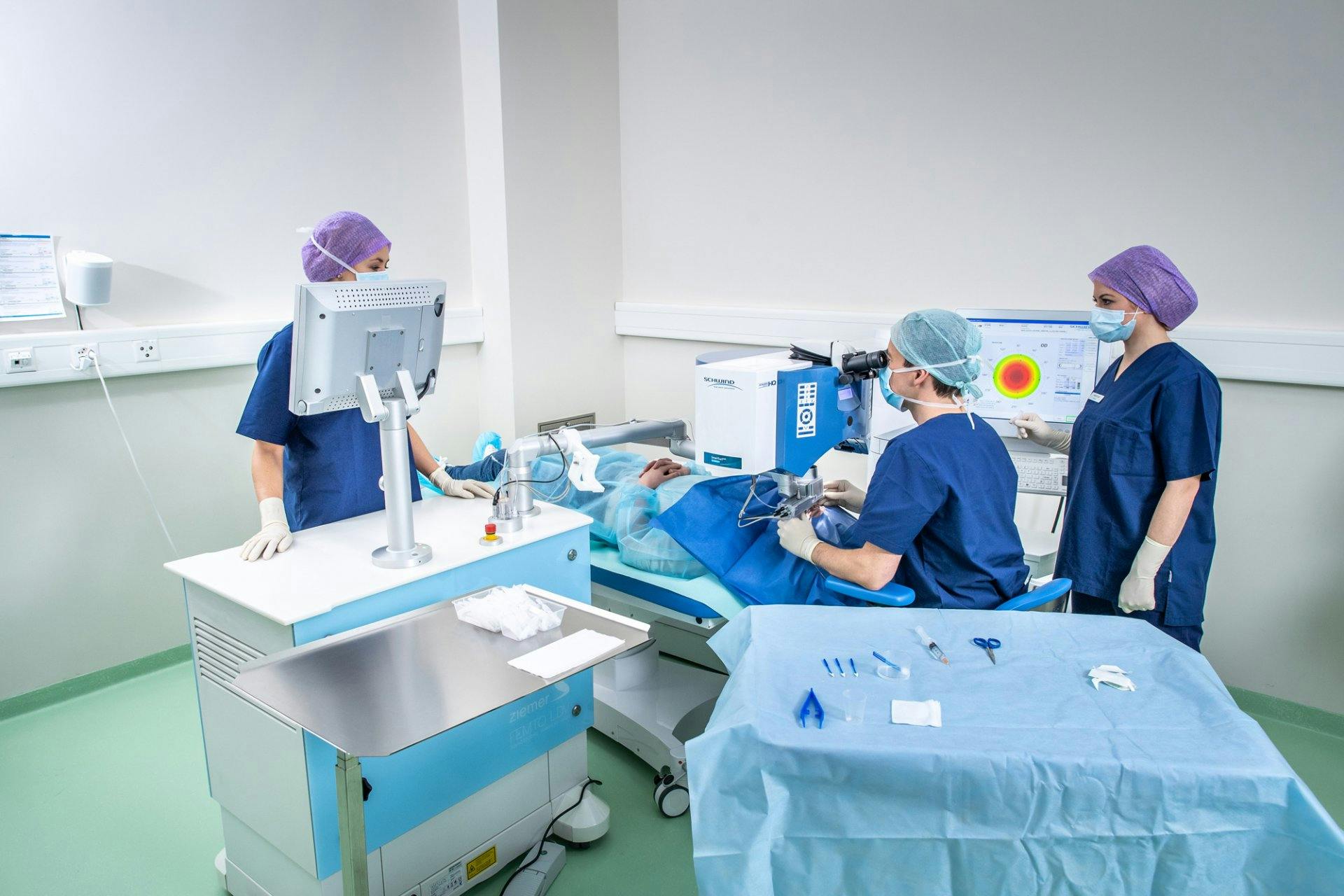 Während des Lasereingriffs spüren Patient*innen kaum etwas.