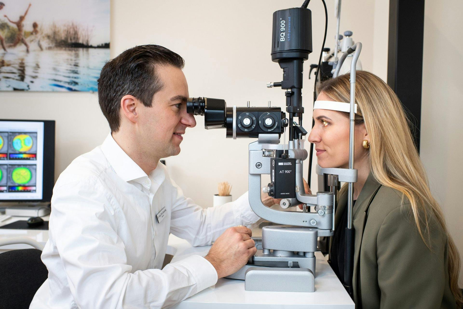 In drei Nachkontrollen wird der Heilungsprozess des Auges kontrolliert.