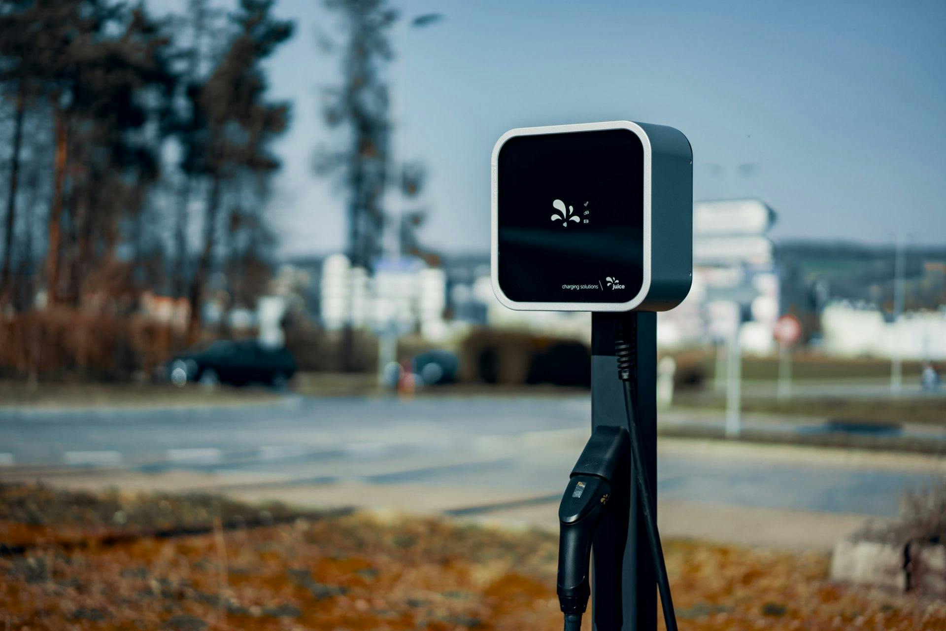 Mit der Schutzklasse IP67 garantiert die Ladestation totale Staub- und Wasserdichtigkeit.