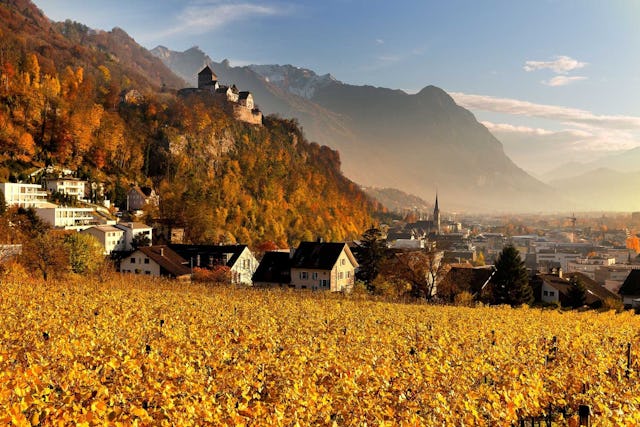 Herbstlicher Ausblick: Liechtenstein bietet sowohl wunderschöne Natur, als auch kulturelle Highlights.