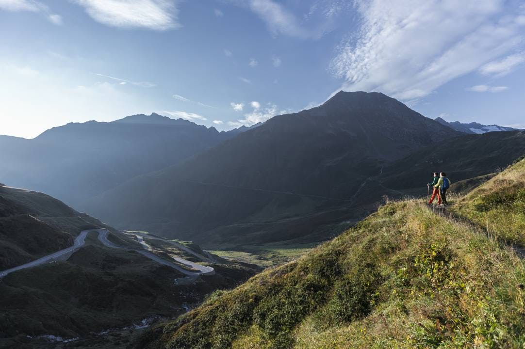 Mal schroff, mal malerisch: Die Gegend um die Rheinquelle bietet ein spektakuläres Panorama.