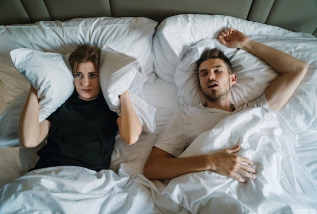 Dein Schlaf ist alles andere als erholsam? Mit dem Sleepiz-Würfel kannst du dein Schlafverhalten testen.