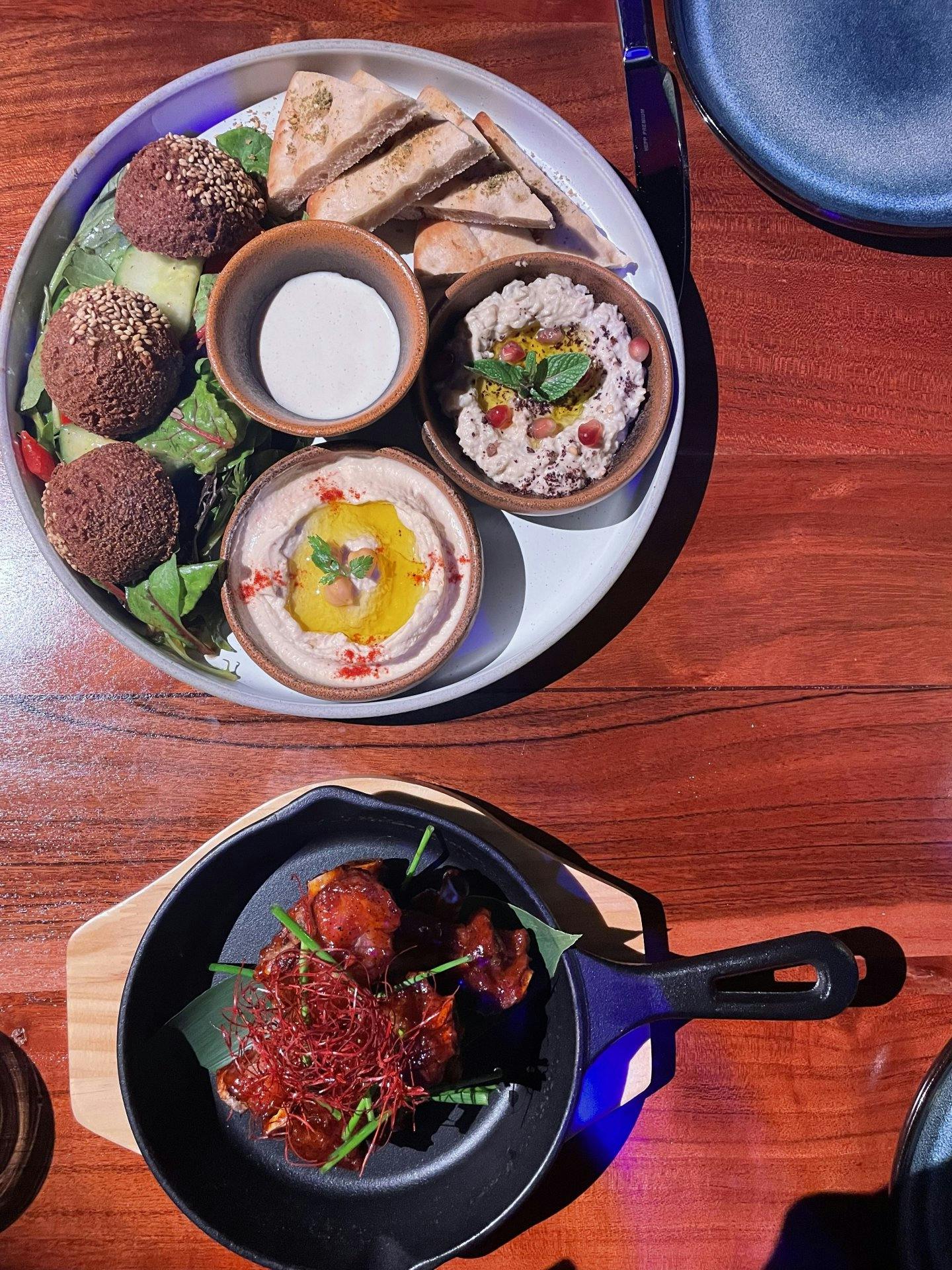 Gemeinsam mit meinem Mann genossen wir die Kreationen im Soul St. – darunter feine Mezzeh.