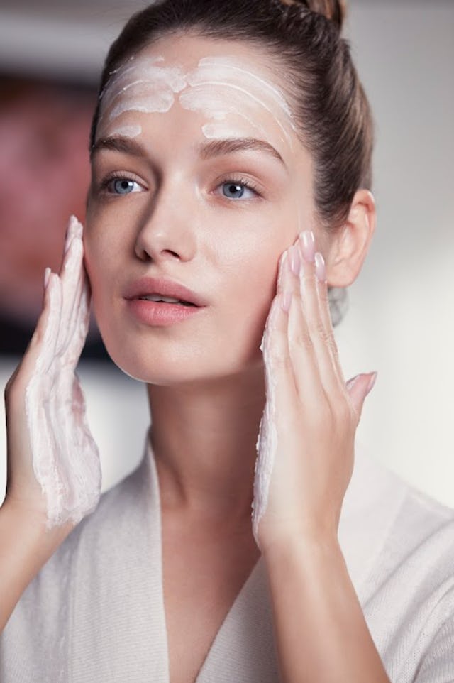 La chute de température et le temps plus humide de l’automne mettent la peau à rude épreuve. Voici comment retrouver un teint lumineux!