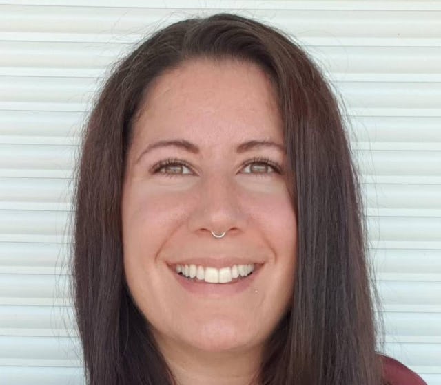 Jasmins schönes Lächeln nach nur 5 Monaten.