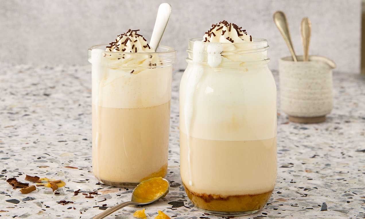 Geniesst im Herbst besondere Beliebtheit: Der Pumpkin Spice Latte, verfeinert mit Vanille.