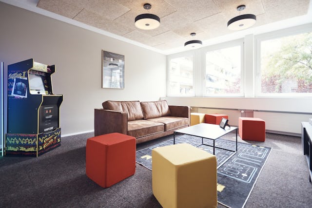 Der Spass sollte im Büro nicht zu kurz kommen: Der Westhive Gamingroom mit Spielkonsolen.