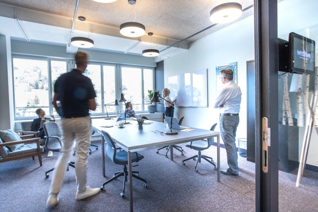 Westhive bietet flexible Bürolösungen an, um die Attraktivität für bestehende und zukünftige Mitarbeitende zu steigern.