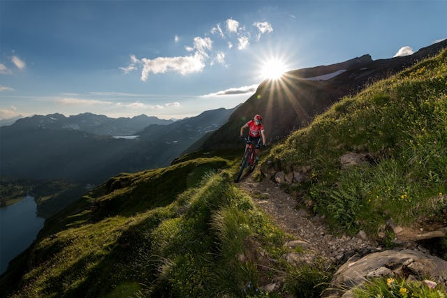 Alessandra Keller beim Training auf ihrem Bike mit maxon BIKEDRIVE AIR. Alessandra Keller beim Training auf ihrem Bike mit maxon BIKEDRIVE AIR.