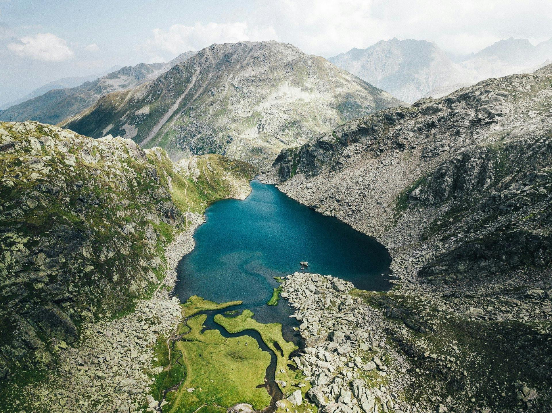 In Graubünden erwarten dich Gewässer, so blau wie die Südsee.