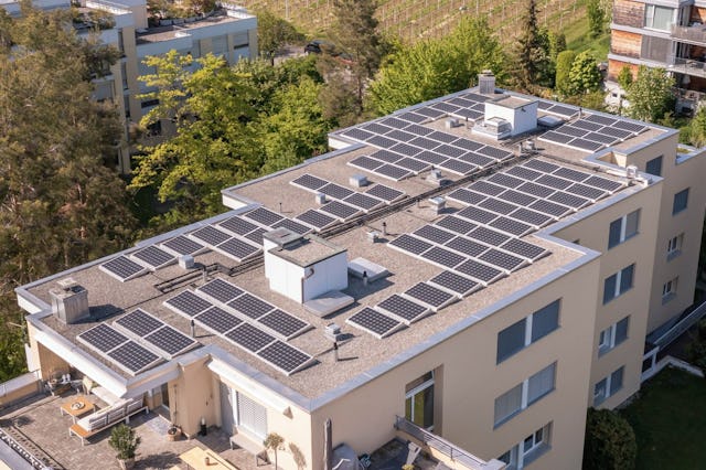 Die Hybrid-Solaranlage auf dem Dach bildete den Schlusspunkt der Arbeiten.