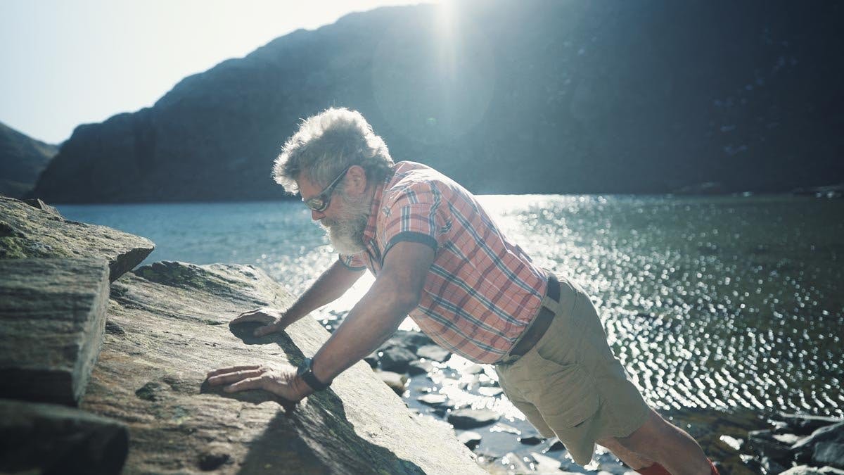 Wandern braucht Kraft. Die holt sich Ernst am liebsten am Tomasee.