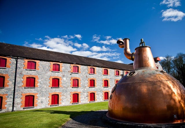 Irlanda o Scozia? Le opinioni divergono sul vero luogo di nascita del whisky.