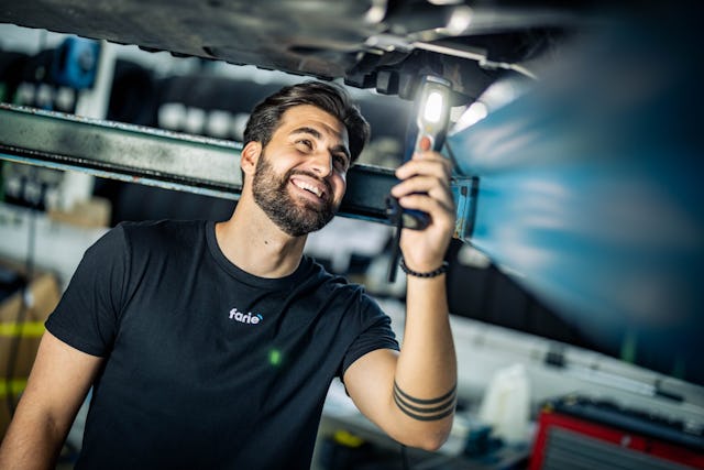 Der Gebrauchtwagen wird bei Farie haargenau geprüft.