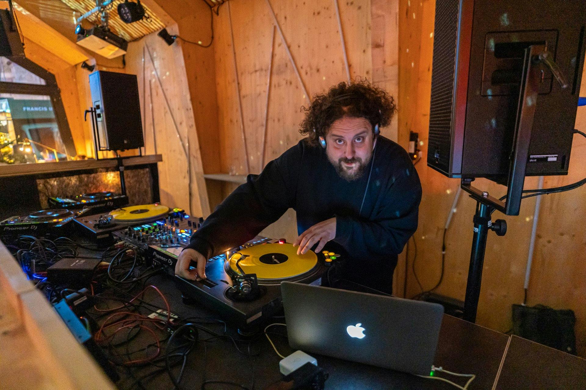 SKOR und viele weitere DJs spielen sorgen ab 19.00 Uhr für gute Stimmung.