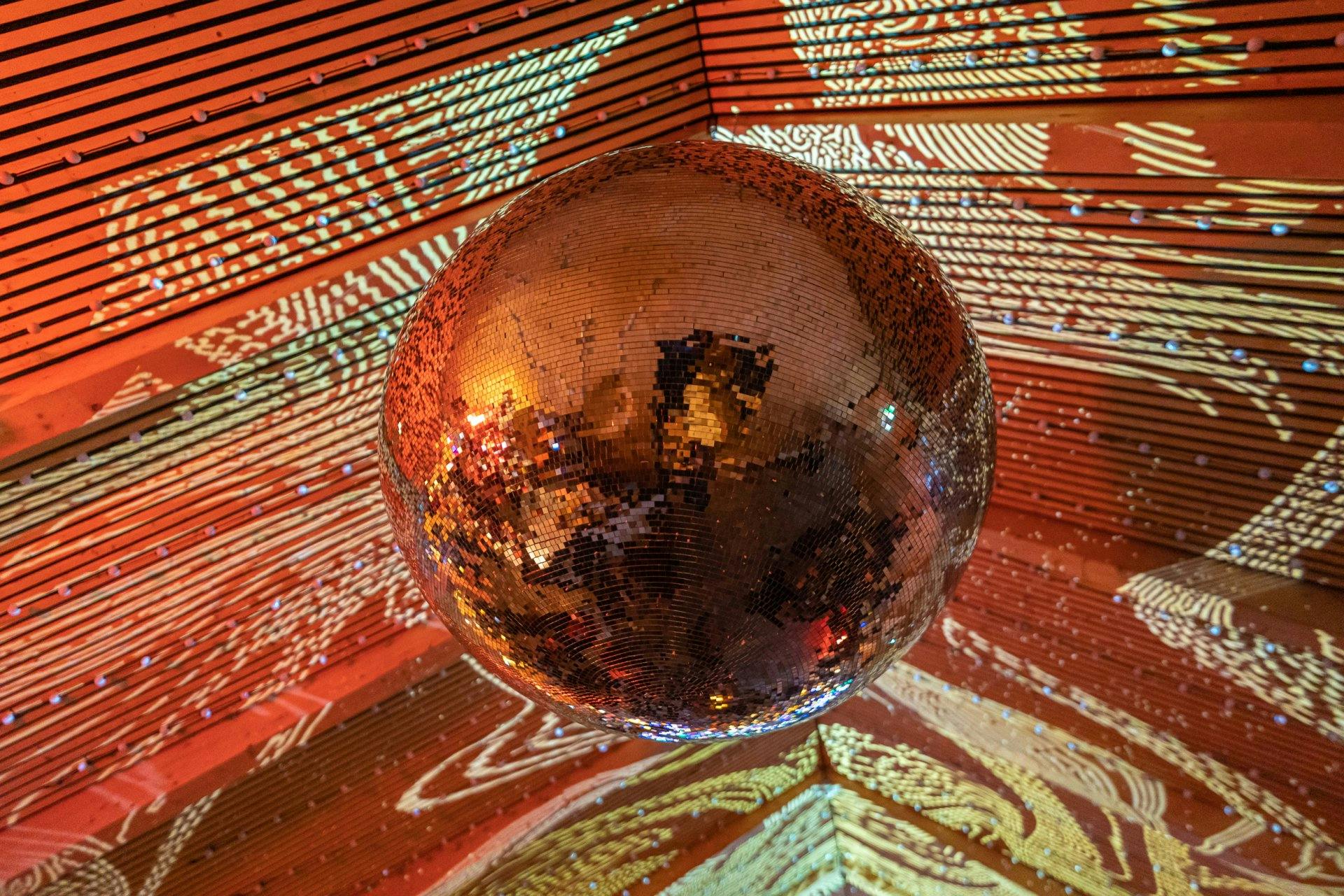 Vorweihnachtliche Apéros und Tänze finden bei jeder Winterwitterung in den Innen- und Aussenbars statt.