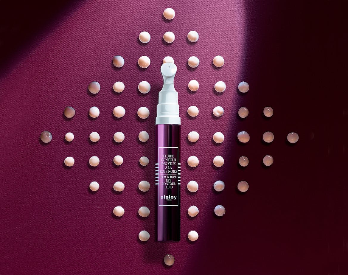 Ce fluide rafraîchissant atténue les rides, ouvre le regard et combat les signes de fatigue, pour un contour des yeux instantanément lissé et lumineux...