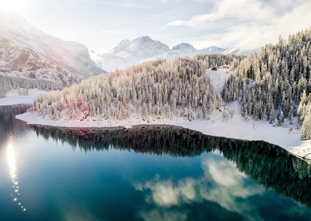 So schön kann die Schweiz sein: Der Oeschinensee im Winter. So schön kann die Schweiz sein: Der Oeschinensee im Winter.