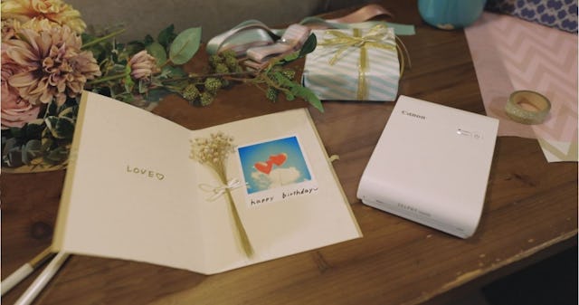 Bilder schiessen und ausdrucken – ganz einfach mit dem Selphy Square QX10 von Canon.