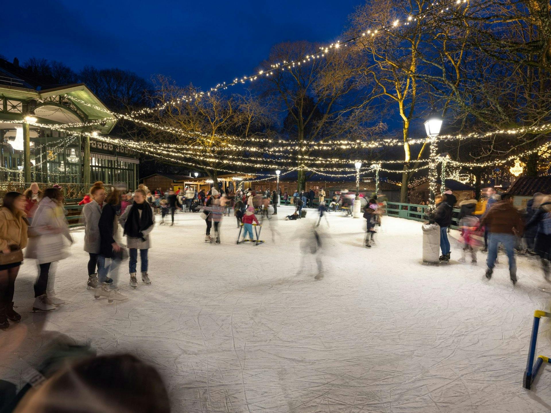 Sogar zum Schlittschuhlaufen lädt er Genferinnen, Genfer und Besuchende ein.